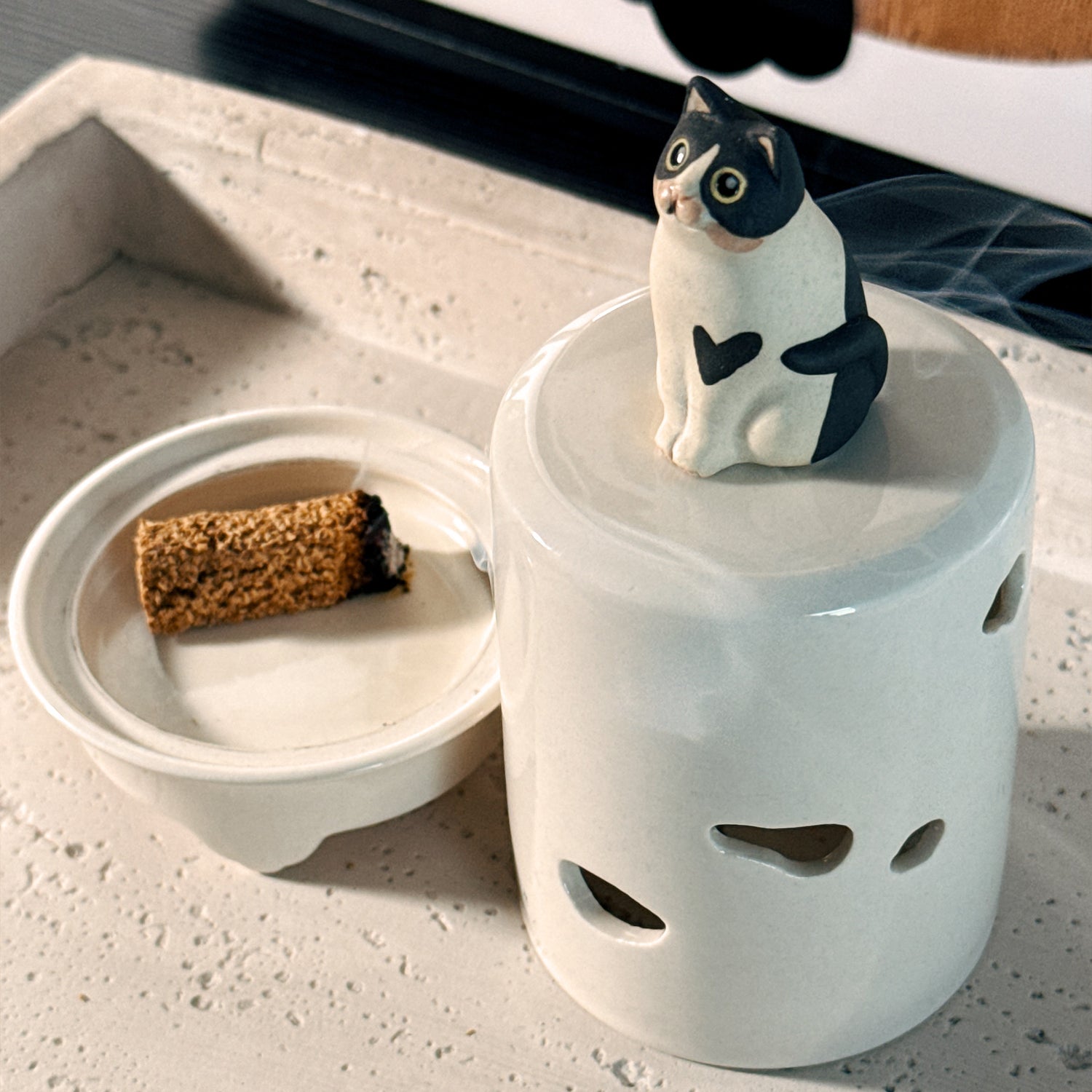 Ceramic Tablets holder "Loving cat"